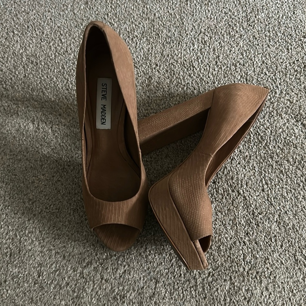Steve Madden pumps